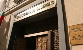 От ведомството уточняват че няма забавяне по парите за плана В