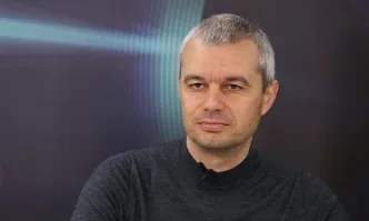 Костадинов подозира, че Кирил Петков не е казал на Радев за канадското гражданство