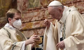Папа Франциск заклейми харченето на пари за оръжия във време на пандемия