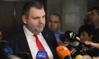 Да спре да бъде слуга на олигарсите добави председателят на