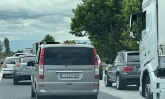 Километрично задръстване се е образувало на магистрала Тракия в посока