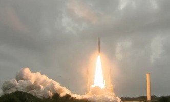 След многократно отлагане днес космическият телескоп Джеймс Уеб пое на