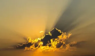 Ще се задържи предимно облачно Валежи ще има главно в