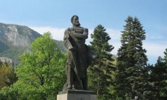 Започват честванията за Деня на Христо Ботев С военни почести