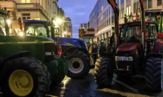 Европарламентът е блокиран от протестиращи фермери
