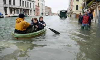 Опустошена Венеция чака ново наводнение (СНИМКИ)