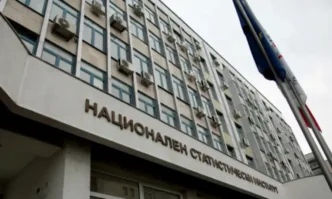 Единствено в строителството показателят запазва равнището си от юлиБизнес климатът