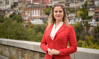 По темата с фашизма тя посъветва Петков другият път да