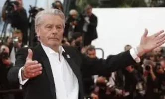 Ален Фабиен по малкият син на Ален Делон възнамерява да поиска чрез