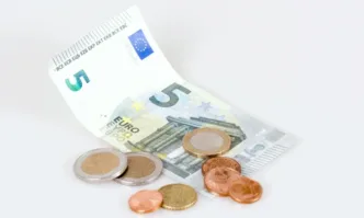 От Фейсбук профила на Борислав ЦековЕдна продавачка явно гледала какво