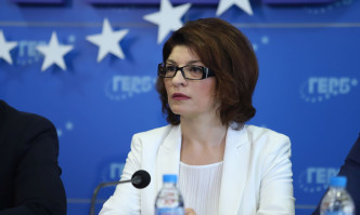 Десислава Атанасова за хартиените бюлетини: Нинова бе бламирана от собствената си партия