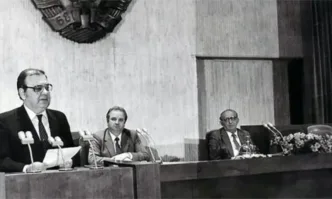 Навършват се 36 години от символичното начало на прехода от