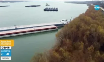 Моряци бедстват на кораб близо до пристанището в Русе Плавателният съд е