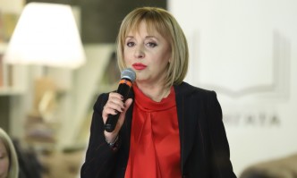 Манолова заплаши с протести, ако Петков зад гърба на народа вдигне ветото на РСМ