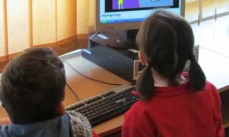 МТСП отпуска 1 млн. лв. за лаптопи и таблети на нуждаещи се деца
