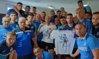 Футболистите на Дунав почетоха паметта на загиналото от мълния дете