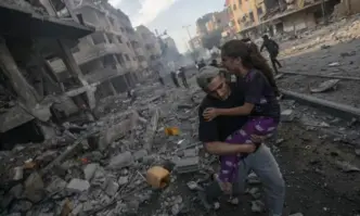 Израел засилва атаките си срещу Газа в очакване на сухопътна операция