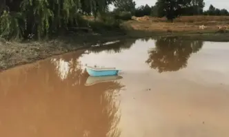 Поройните дъждове предизвикаха наводнения и в съседна РС Македония Наводнени къщи