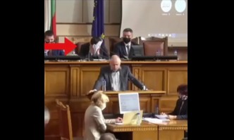 Управляващото мнозинство ПП БСП ИТН ДБ надделя с процедурни хватки срещу искане да