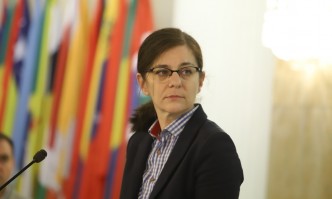 Министърът на външните работи Теодора Генчовска ще посрещне евакуираните български