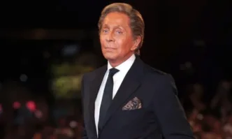 Италианският дизайнер Валентино Гаравани чиито луксозни рокли украсяваха някои от