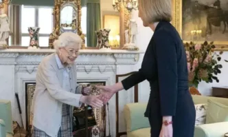 Кралица Елизабет Втора назначи Лиз Тръс за нов премиер на Великобритания