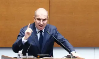 Тази комисия е направена за да се заметат следите под