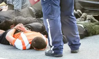 Стотици надуваеми лодки гумени пръстени и двигатели са конфискувани в