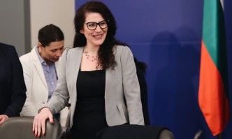 Мярката се налага защото втори ден тръгват празни вагони и