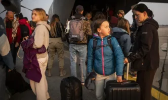 ЕС евакуира над 8 000 свои граждани от Близкия изток