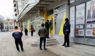 Манипулация: Роми пред банкомат бяха представени като членове на ВМРО