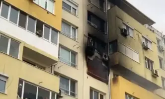 Десетки хора сред които деца и пенсионери бяха евакуирани от