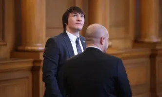 От тепиха до жълтите павета Как борецът влезе в политиката След