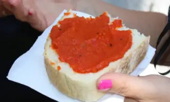 От Фейсбук профила на бизнесдамата Мариела НорделПроизводителите на лютеница щели