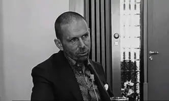 Телефоните на Мартин Божанов Нотариуса са изтрити и върнати към фабрични