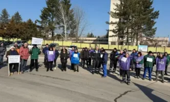 Работници от търговищкия военен завод излизат на протест