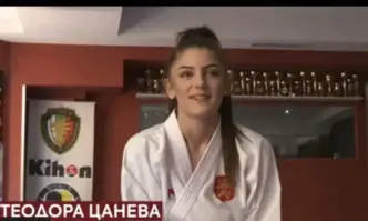 Без конкуренция: 17-годишната Теодора, която няма загуба в каратето и мечтае за световна титла