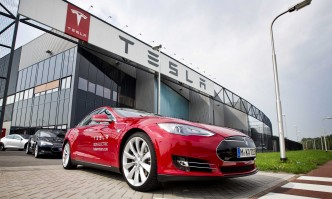 Жена от Филаделфия е родила в електрически автомобил на фирмата