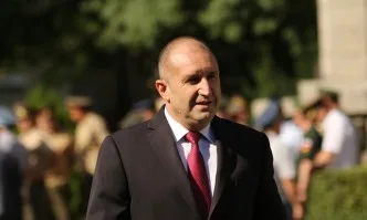 Граждани поискаха оставката на Радев, докато той сипеше хули по Борисов
