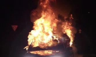 Няколко коли се запалиха на паркинг в София