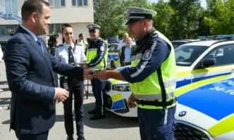 Калин Стоянов връчи ключoвете на 86 нови автомобила на ГД Национална полиция