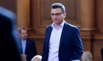 Всеки един политик в България независимо на какъв пост е