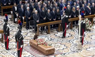 Италия се сбогува с Берлускони и се пита кой ще го наследи (ВИДЕО)