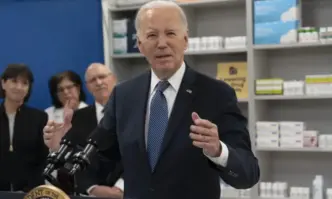 Автомобил се вряза в паркиран джип който е част от