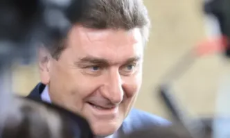 Всички сделки по които страна е г н Златев са извършени