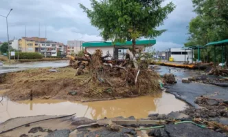 Наводнения в Царево: Обявено бедствено положение, издирват отнесен сейф с пари и злато