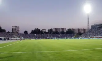 Вижте подробностиНа фона на бутнатия и уж новостроящ се дом