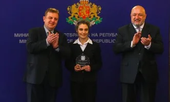 Кралев и Каракачанов наградиха най-добрите военнослужещи спортисти за 2020 г.