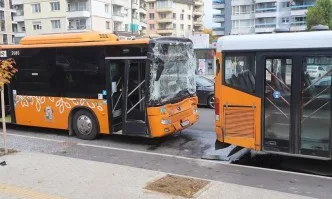 Катастрофа между два автобуса в София, има пострадали