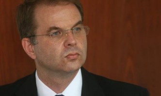 Да дойде и да обясни какво прави защото това което